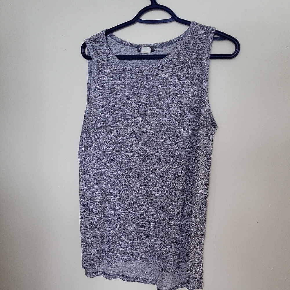 Trendy Gray Sleeveless Top – Comfortable, Stylish & Perfect for Any Occasion!